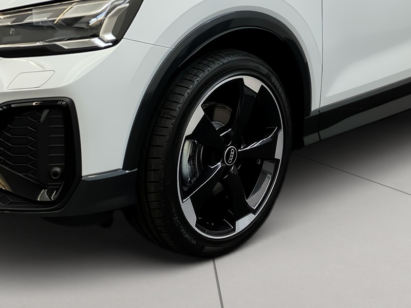 Audi Q2 40 2.0 tfsi identity black quattro s-tronic