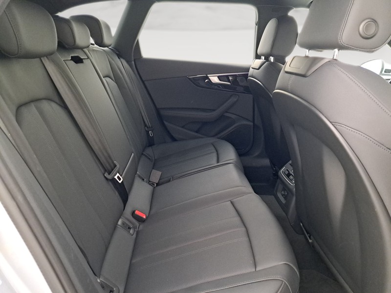 Audi A4 allroad allroad 40 2.0 tdi mhev identity contrast quattro 204cv s-tronic