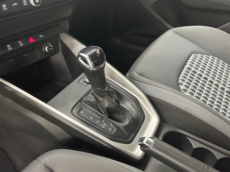 Audi A1 sportback 35 1.5 tfsi identity black s-tronic