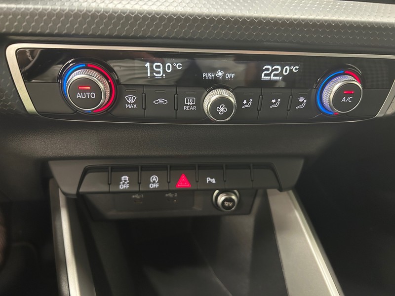 Audi A1 sportback 35 1.5 tfsi identity black s-tronic