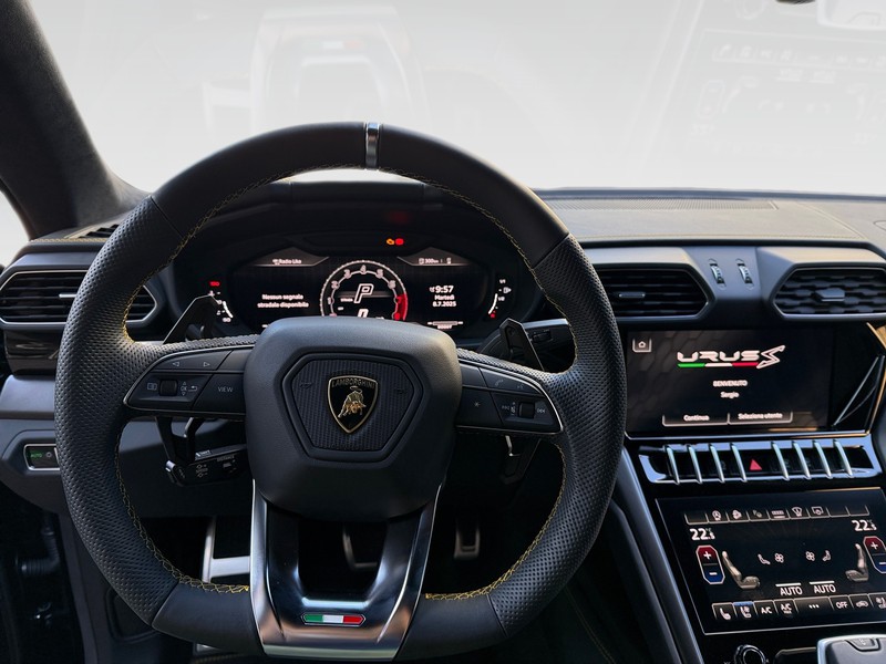 Lamborghini Urus 4.0 v8 auto