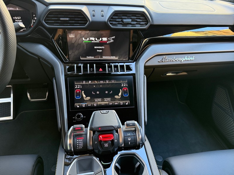 Lamborghini Urus 4.0 v8 auto