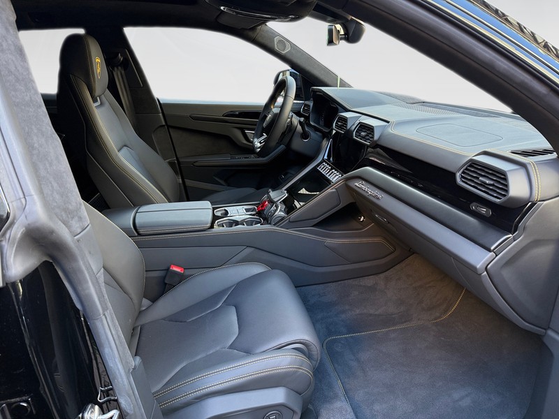 Lamborghini Urus 4.0 v8 auto