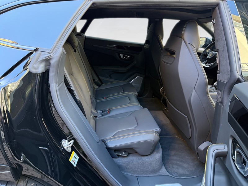 Lamborghini Urus 4.0 v8 auto
