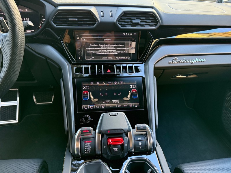 Lamborghini Urus 4.0 v8 auto