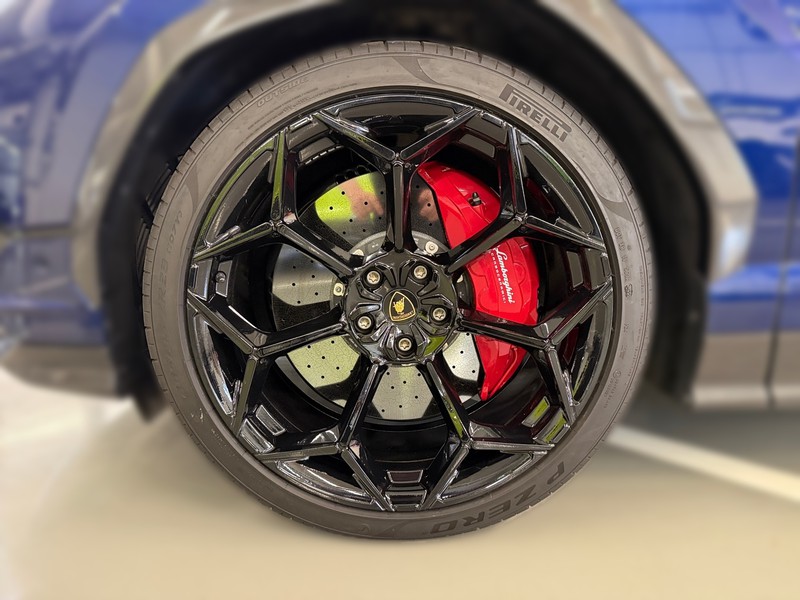 Lamborghini Urus 4.0 v8 auto