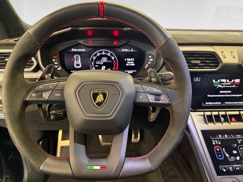 Lamborghini Urus 4.0 v8 auto