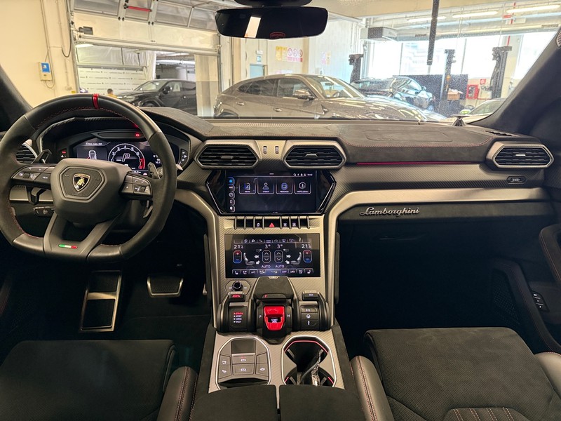 Lamborghini Urus 4.0 v8 auto