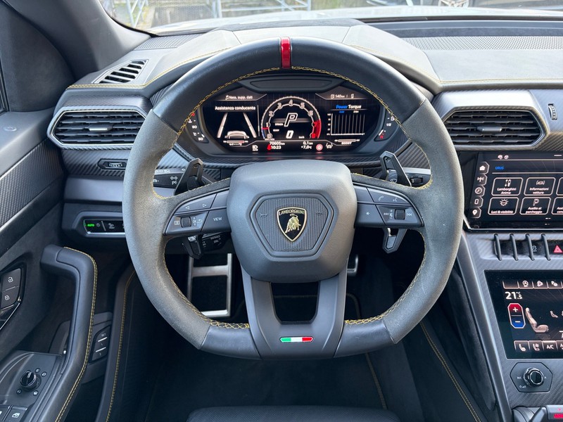 Lamborghini Urus 4.0 v8 auto