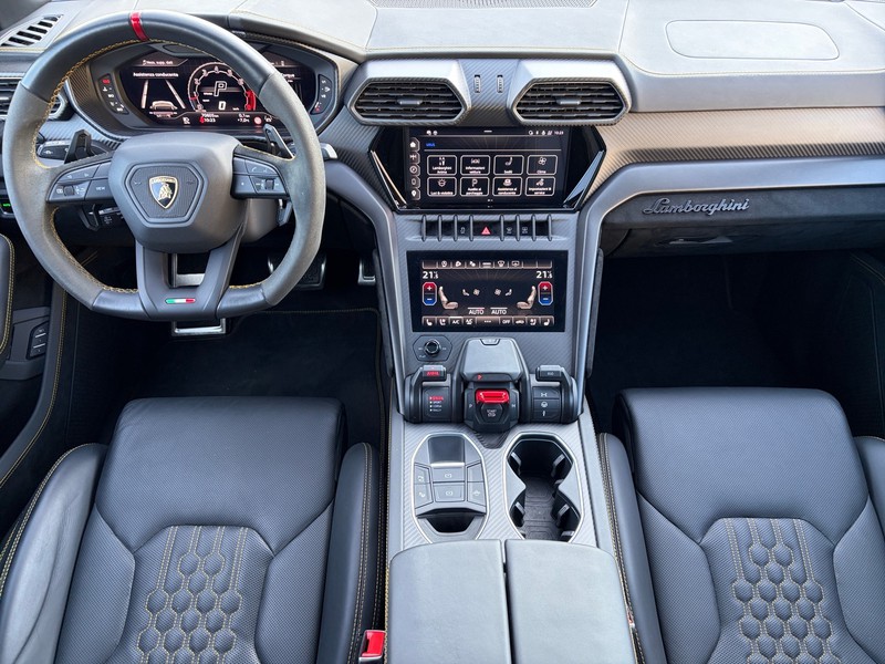 Lamborghini Urus 4.0 v8 auto