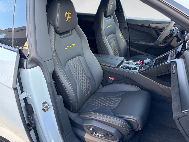 Lamborghini Urus 4.0 v8 auto