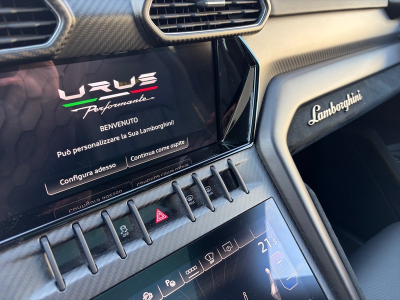 Lamborghini Urus 4.0 v8 auto