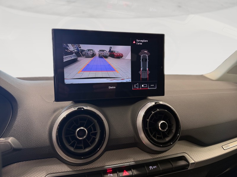 Audi Q2 30 2.0 tdi identity black