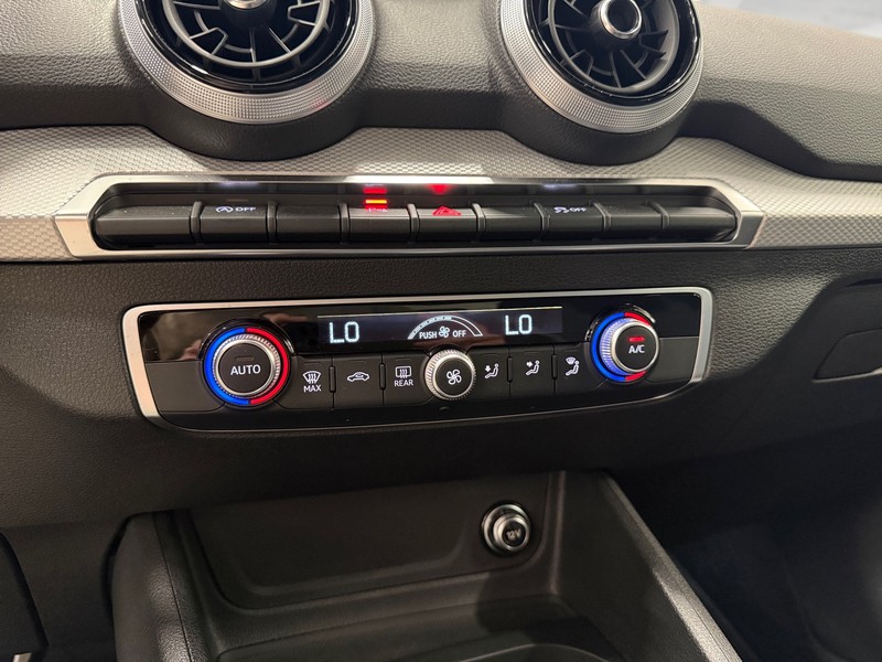 Audi Q2 30 2.0 tdi identity black