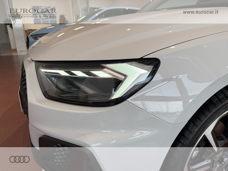 Audi A1 sportback 30 1.0 tfsi identity black 116cv s-tronic