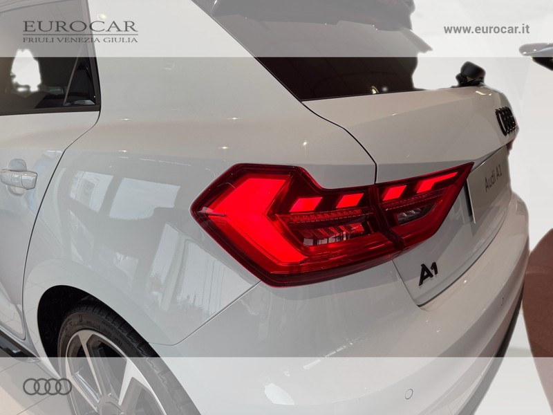 Audi A1 sportback 30 1.0 tfsi identity black 116cv s-tronic