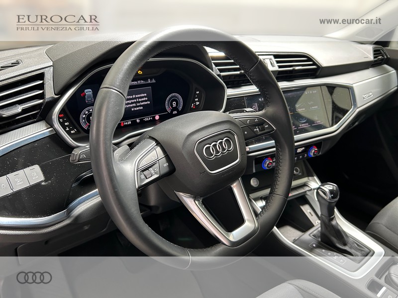 Audi Q3 35 1.5 tfsi mhev s-tronic