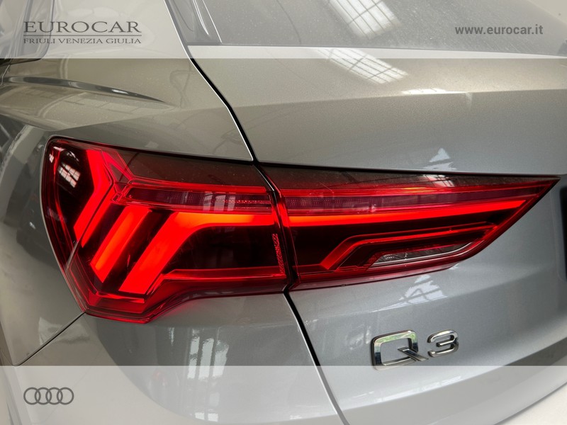 Audi Q3 35 1.5 tfsi mhev s-tronic