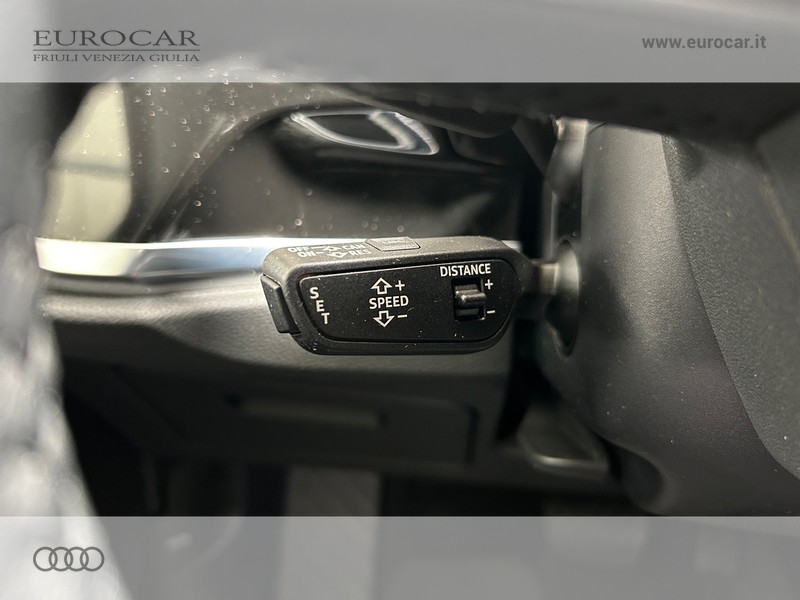 Audi Q3 35 1.5 tfsi mhev s-tronic