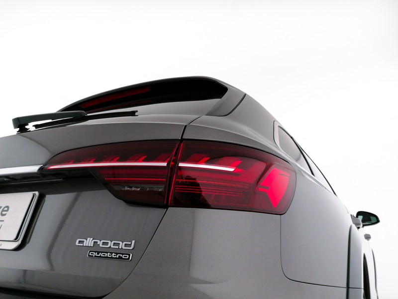Audi A4 allroad allroad 40 2.0 tdi mhev identity contrast quattro 204cv s-tronic