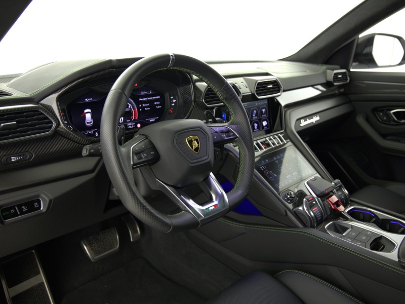 Lamborghini Urus 4.0 v8 auto