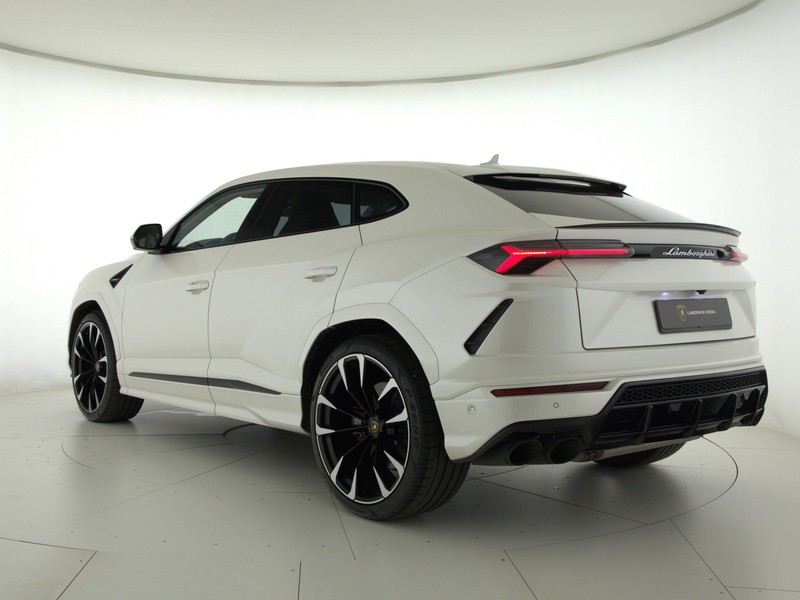 Lamborghini Urus 4.0 v8 auto