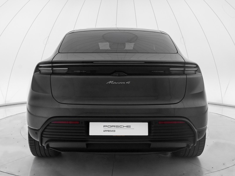 Porsche Macan 4