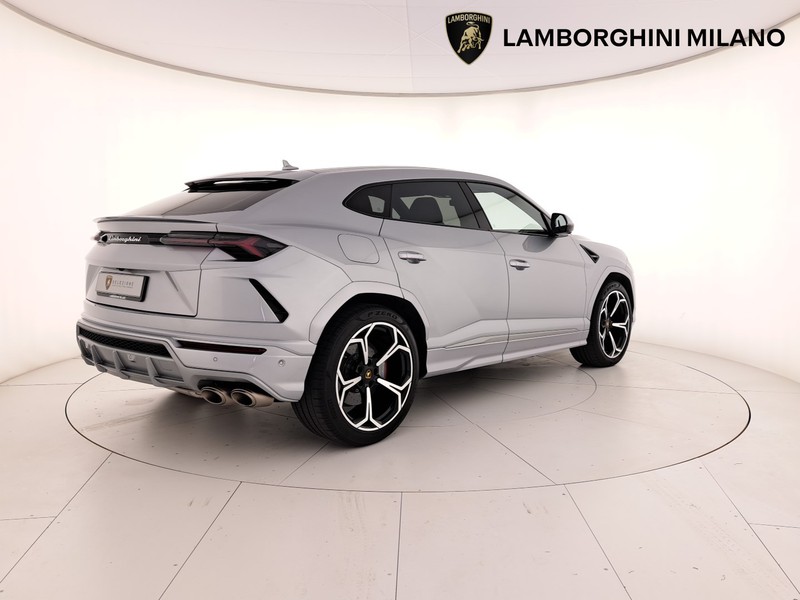 Lamborghini Urus 4.0 v8 auto