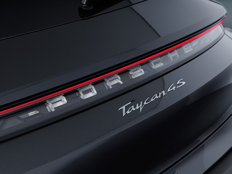Porsche Taycan CUV 4S