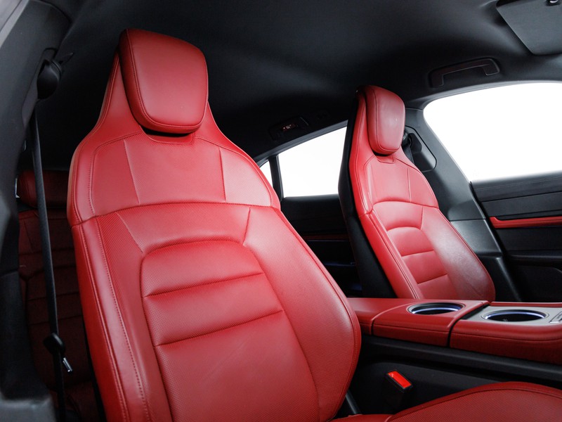 Porsche Taycan CUV 4S
