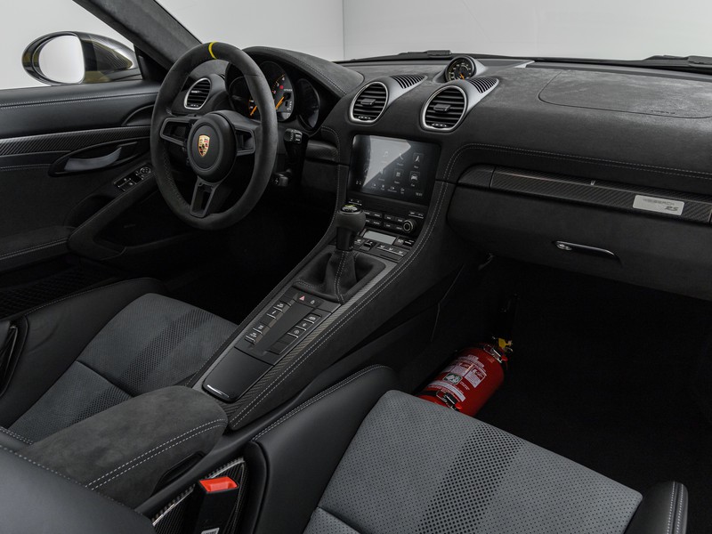 Porsche Cayman GT4 RS