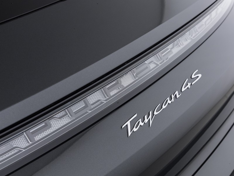 Porsche Taycan cross turismo 4s