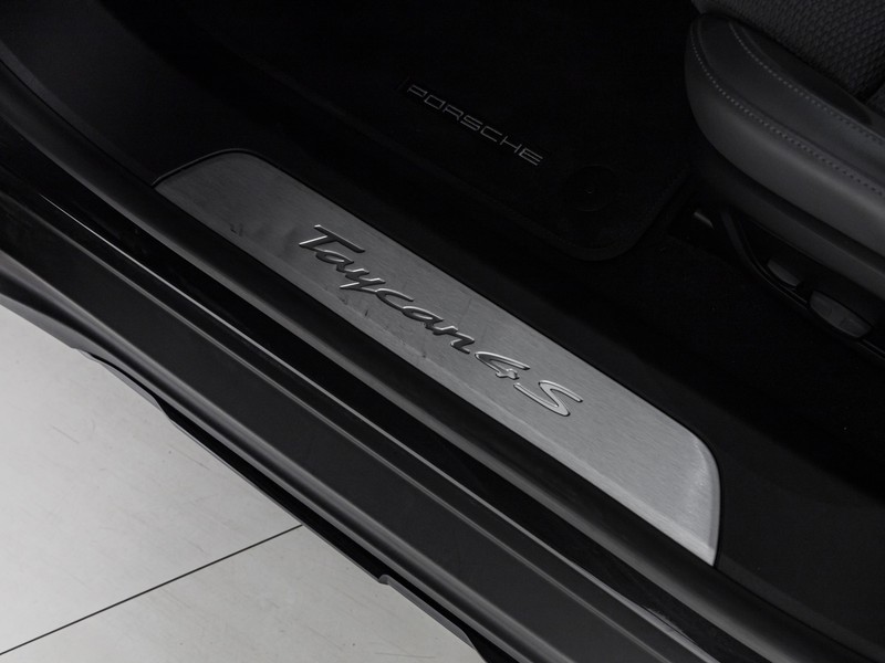 Porsche Taycan cross turismo 4s