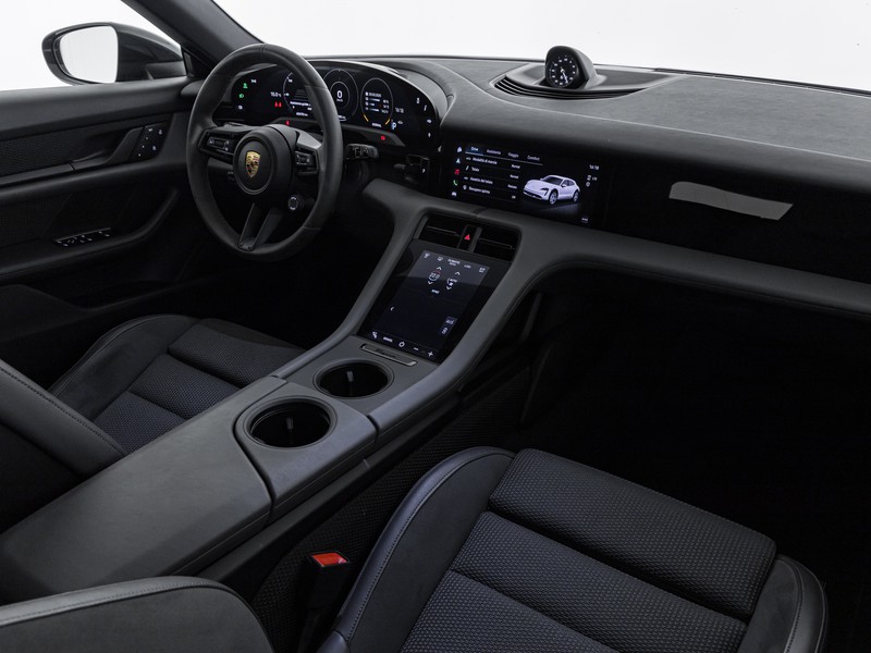 Porsche Taycan cross turismo 4s