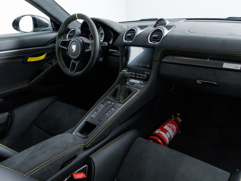 Porsche Cayman GT4 RS