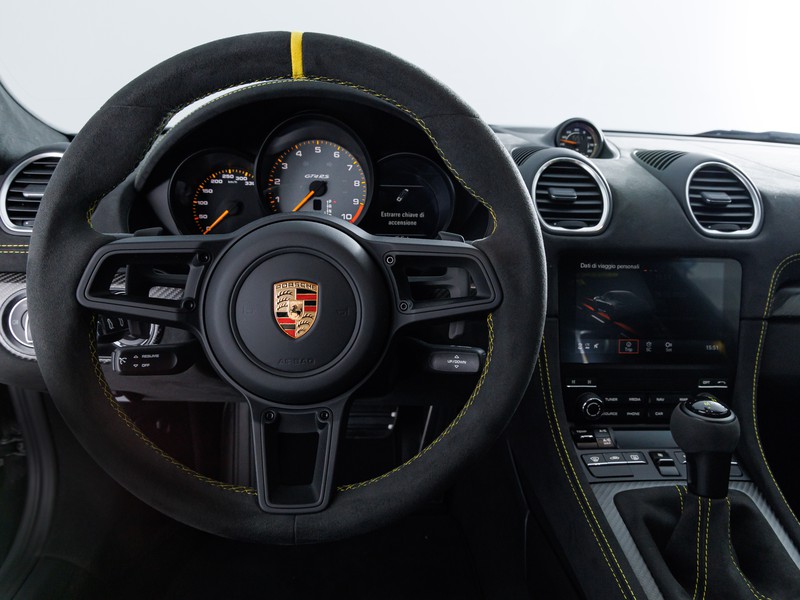 Porsche Cayman GT4 RS