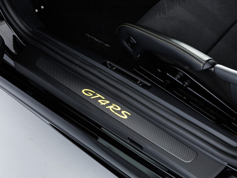 Porsche Cayman GT4 RS