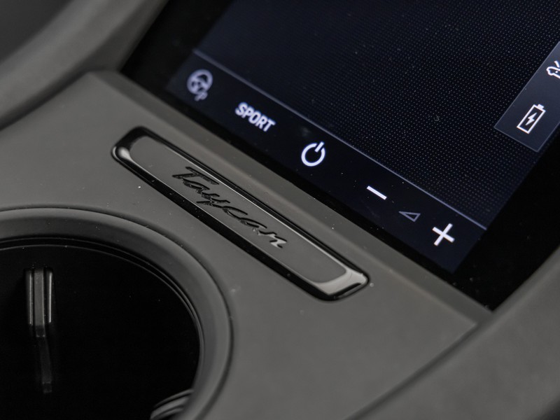 Porsche Taycan sport turismo