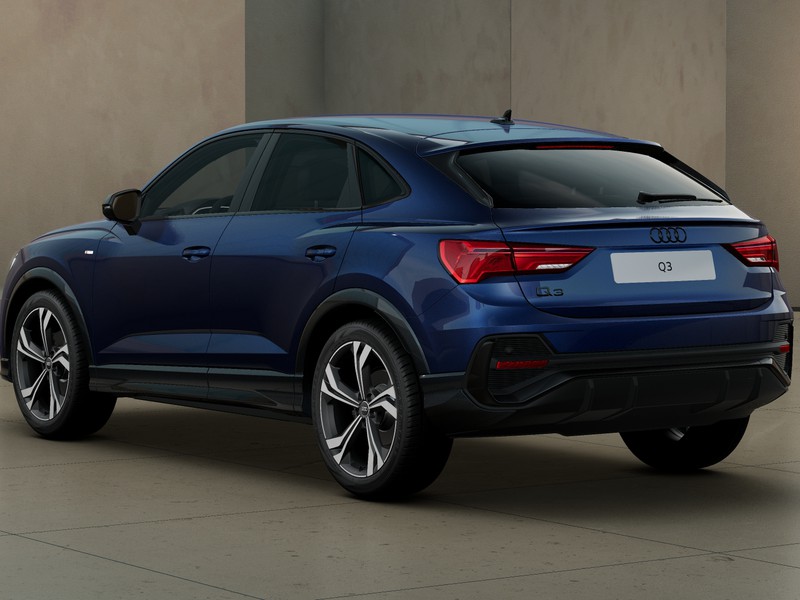 Audi Q3 sportback 35 1.5 tfsi identity black s-tronic