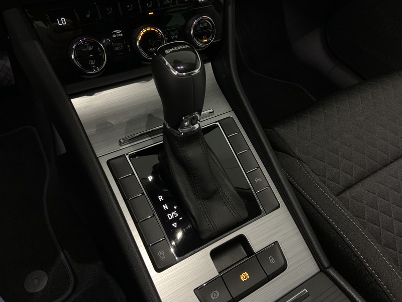 Skoda Superb wagon 2.0 tdi evo executive 150cv dsg