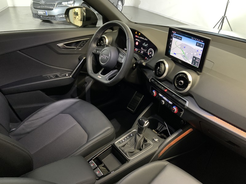 Audi Q2 35 1.5 tfsi identity black s-tronic