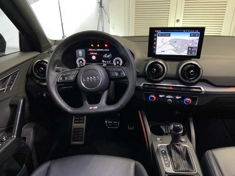 Audi Q2 35 1.5 tfsi identity black s-tronic