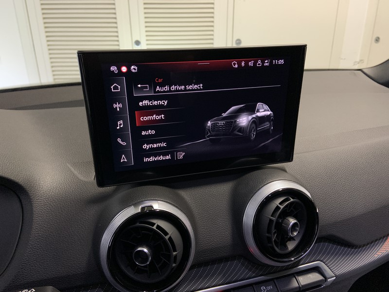 Audi Q2 35 1.5 tfsi identity black s-tronic