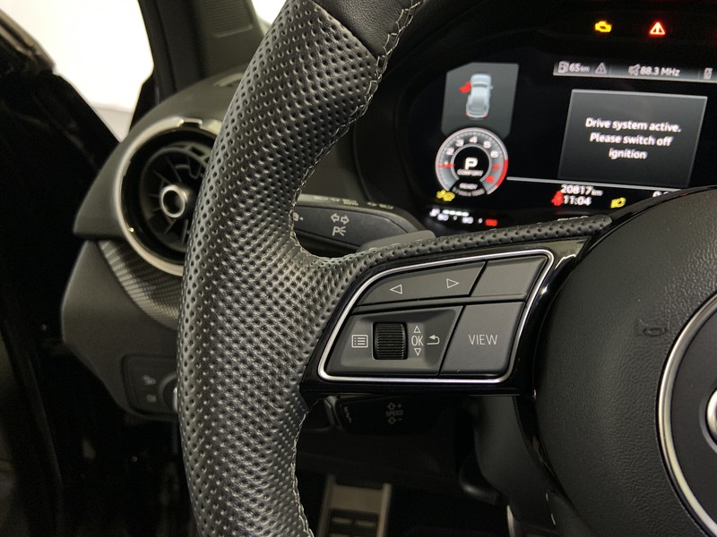 Audi Q2 35 1.5 tfsi identity black s-tronic