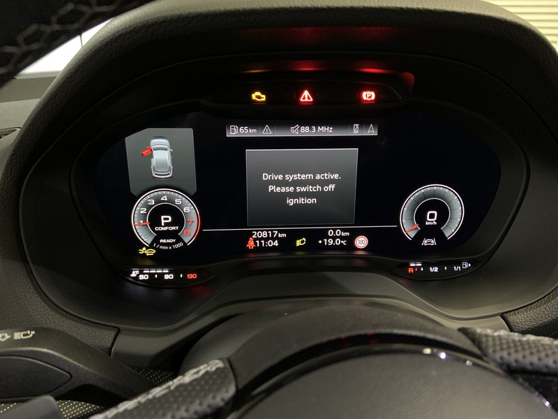 Audi Q2 35 1.5 tfsi identity black s-tronic
