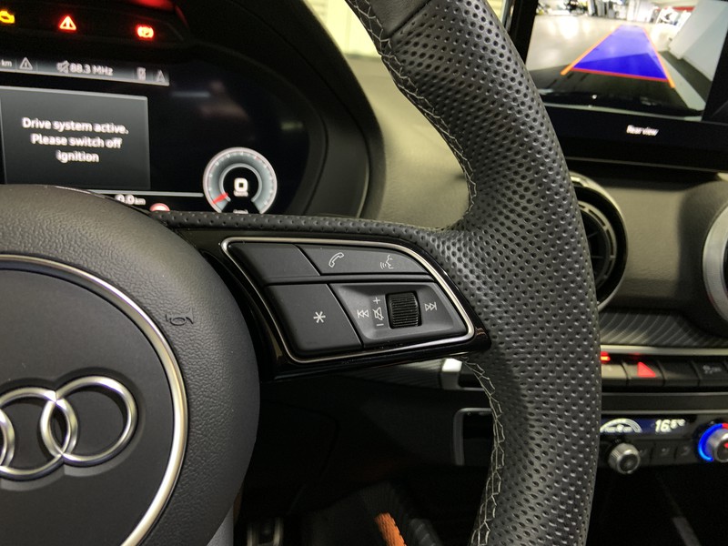 Audi Q2 35 1.5 tfsi identity black s-tronic