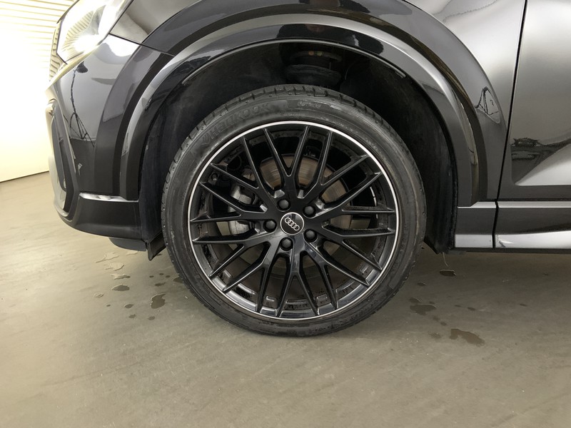 Audi Q2 35 1.5 tfsi identity black s-tronic
