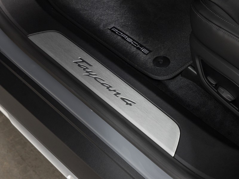 Porsche Taycan 4 Cross Turismo