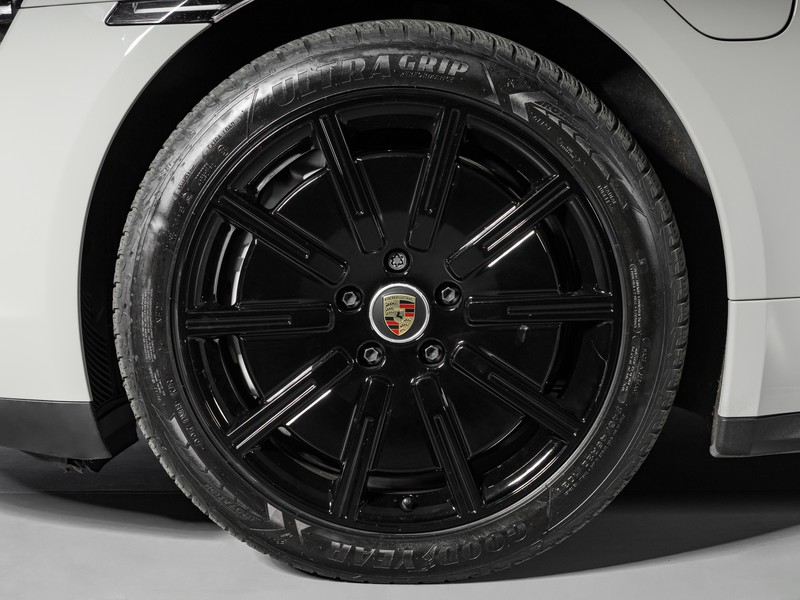 Porsche Taycan 4S