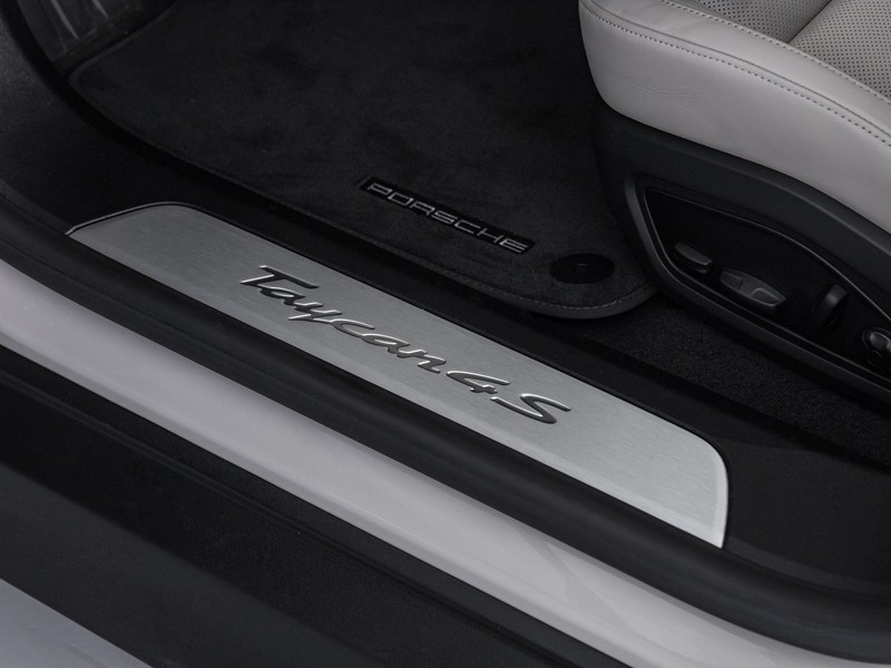 Porsche Taycan 4S
